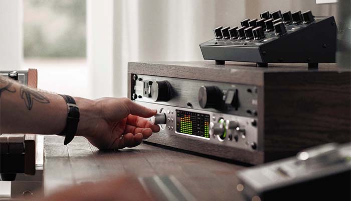 Купить аудиоинтерфейс Universal Audio Apollo x6 Gen 2 Essentials+